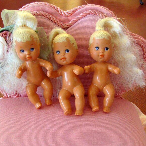 TRIPLET BABY KRISSY DOLLS w BLONDE HAIR & 3 MERMAID COSTUMES, BARBIE 1973 VINT. - Picture 4 of 6